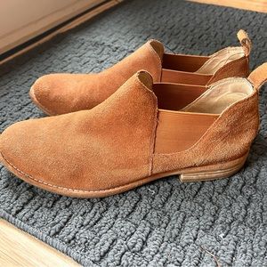 Clarks suede booties